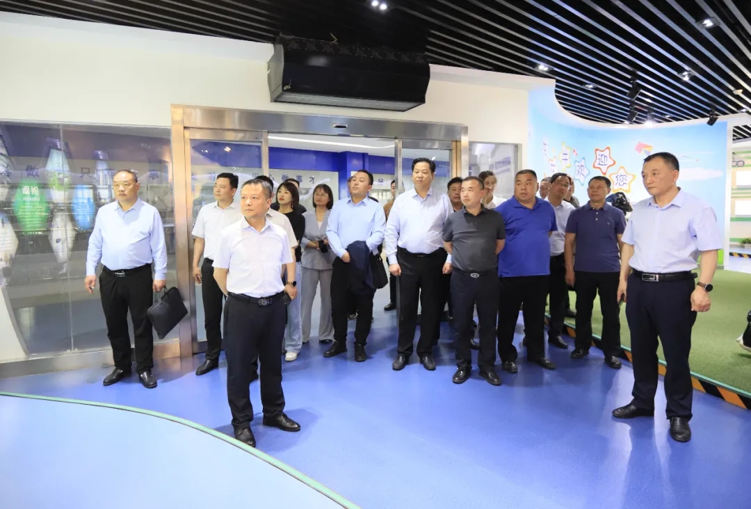 供銷聯(lián)動，創(chuàng)新共贏丨河南農(nóng)投集團(tuán)內(nèi)部業(yè)務(wù)協(xié)同交流會在花花牛乳業(yè)集團(tuán)順利召開