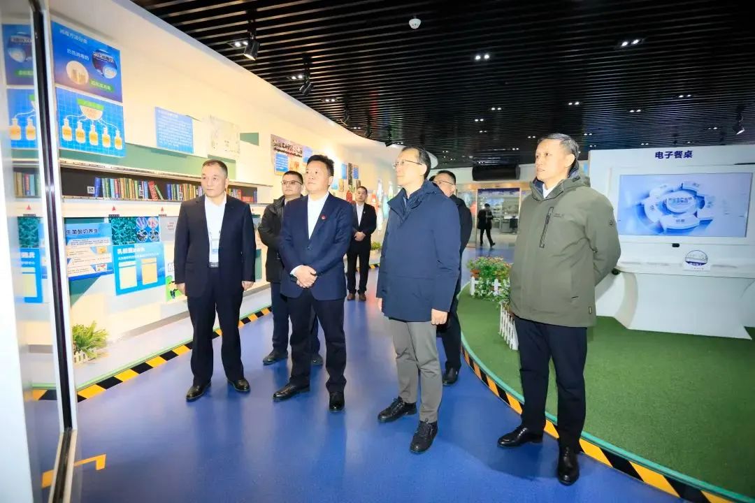 省政府國(guó)資委黨委書(shū)記、主任李濤一行到花花牛乳業(yè)集團(tuán)調(diào)研