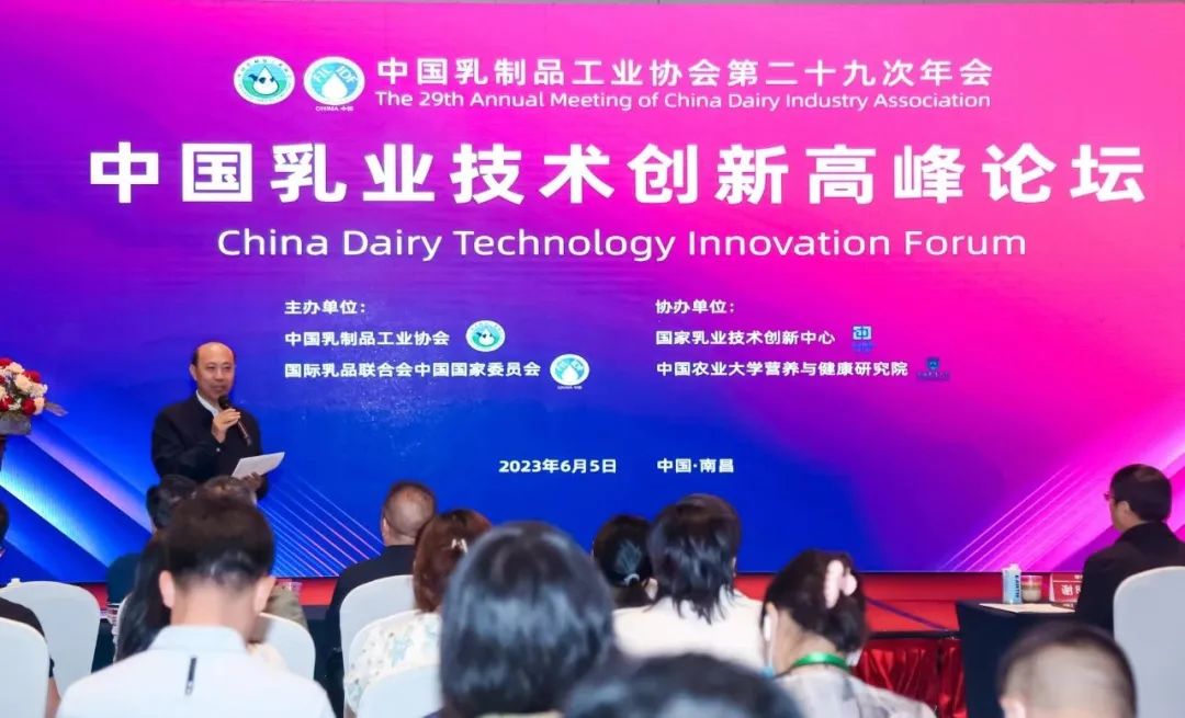 參觀拓思路 交流促發(fā)展 | 集團領(lǐng)導(dǎo)參加中乳協(xié)第二十九次年會暨中國（國際）乳業(yè)技術(shù)博覽會并到江西陽光乳業(yè)參觀座談
