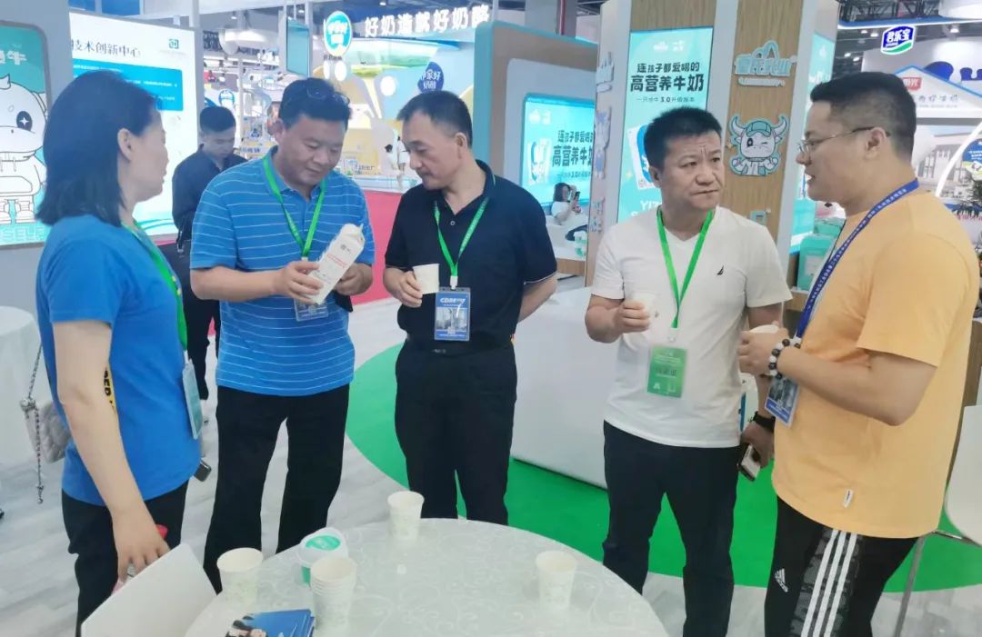 參觀拓思路 交流促發(fā)展 | 集團領(lǐng)導(dǎo)參加中乳協(xié)第二十九次年會暨中國（國際）乳業(yè)技術(shù)博覽會并到江西陽光乳業(yè)參觀座談