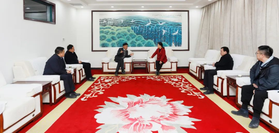 發(fā)揮產(chǎn)業(yè)優(yōu)勢(shì) 助力鄉(xiāng)村振興 | 民權(quán)縣委副書記、縣長(zhǎng)王靜嫻會(huì)見關(guān)曉彥董事長(zhǎng)一行