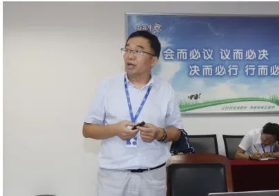 繼往開(kāi)來(lái) · 再創(chuàng)輝煌 | 花花牛乳業(yè)集團(tuán)召開(kāi)9月?tīng)I(yíng)銷、養(yǎng)殖及飼料月度經(jīng)營(yíng)工作會(huì)議