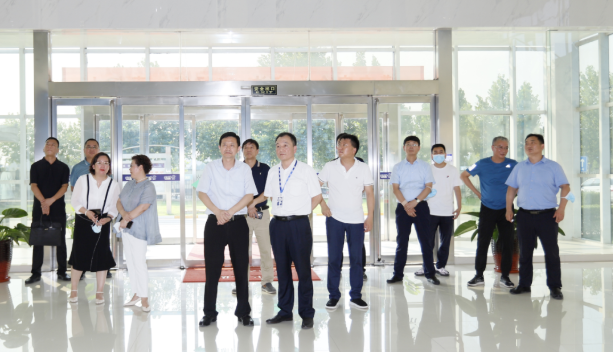 快訊|鄭州市二七區(qū)委副書記、區(qū)長(zhǎng)虎榮鑫蒞臨河南花花牛乳業(yè)集團(tuán)調(diào)研