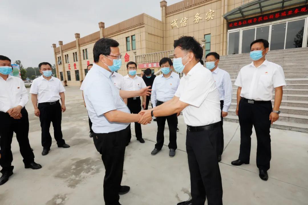 快訊 | 河南省委常委、省紀(jì)委書記、省監(jiān)委主任任正曉蒞臨花花牛乳業(yè)集團(tuán)新蔡瑞亞牧場調(diào)研