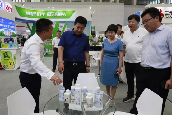 致敬祖國70華誕 |花花牛亮相第十屆中國奶業(yè)大會