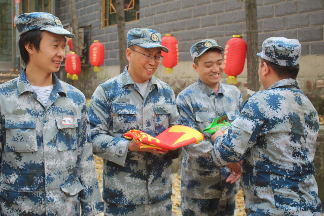 組織開(kāi)展戶外拓展訓(xùn)練活動(dòng) 組織開(kāi)展戶外拓展訓(xùn)練活動(dòng)