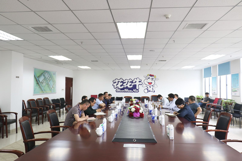 二七區(qū)張超副區(qū)長(zhǎng)蒞臨花花牛公司 調(diào)研指導(dǎo)工作 二七區(qū)張超副區(qū)長(zhǎng)蒞臨花花牛公司 調(diào)研指導(dǎo)工作