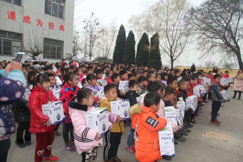 花花牛精準扶貧暖冬公益行走進登封市劉家溝 花花牛精準扶貧暖冬公益行走進登封市劉家溝