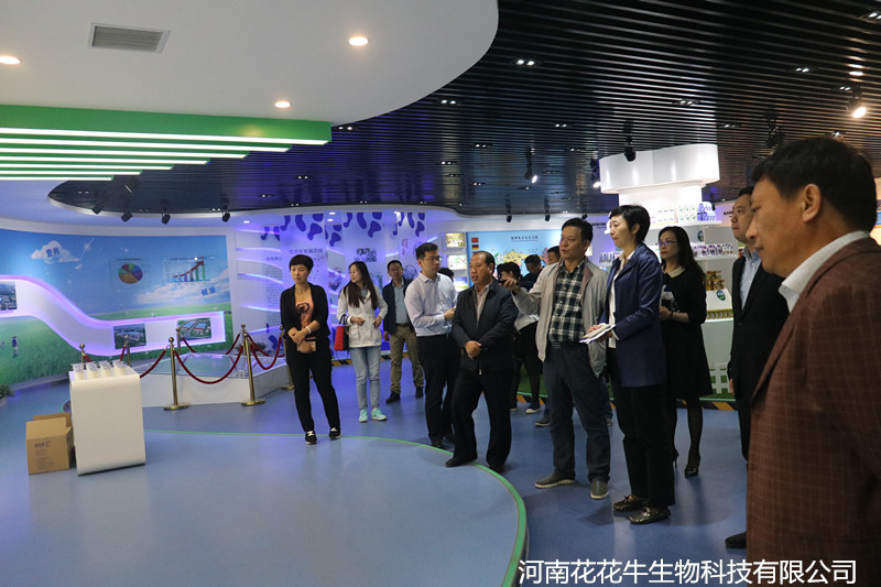 鄭州市二七區(qū)區(qū)委、統(tǒng)戰(zhàn)部部長王玉紅蒞臨花花牛生物科技有限公司參觀指導