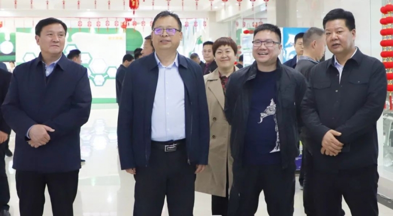 花花牛丨駐馬店市遂平縣政協(xié)黨組書記、主席張衛(wèi)東一行蒞臨花花牛魯山瑞亞牧場參觀