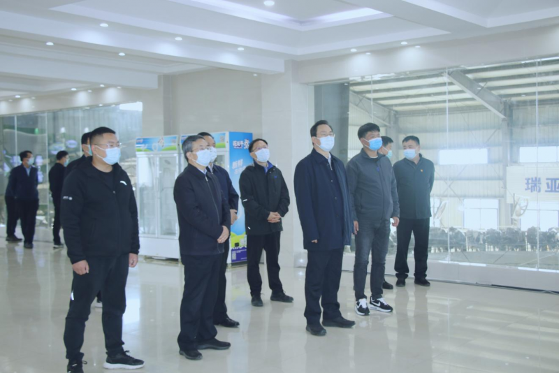 河南省人大常委會(huì)黨組書記、副主任孔昌生蒞臨花花牛魯山瑞亞牧場(chǎng)參觀調(diào)研