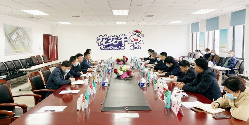 河南省委常委、副省長費(fèi)東斌蒞臨 花花牛乳業(yè)集團(tuán)調(diào)研