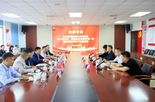 沈丘縣先進(jìn)制造業(yè)開(kāi)發(fā)區(qū)黨工委書(shū)記呂孝坤、金絲猴食品有限公司董事長(zhǎng)李旸等一行到訪河南花花牛乳業(yè)集團(tuán)